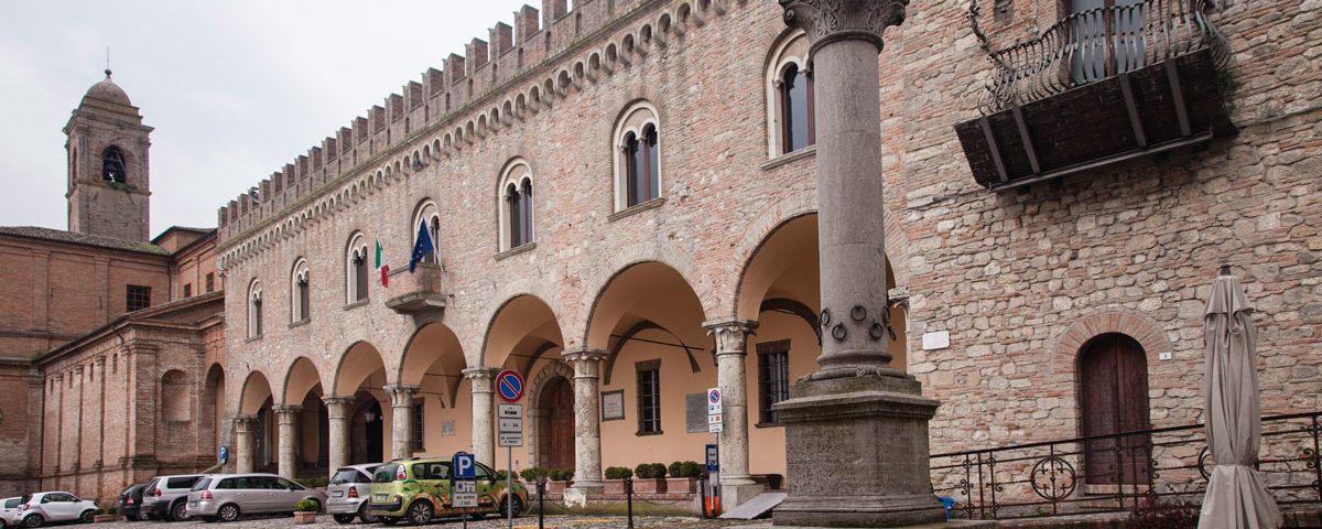 Colonna della Anella e Piazza della Liberta Bertinoro