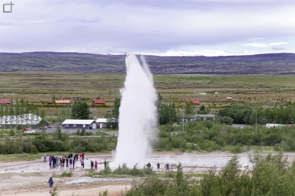 Eruzione del geyser Strokkur islanda