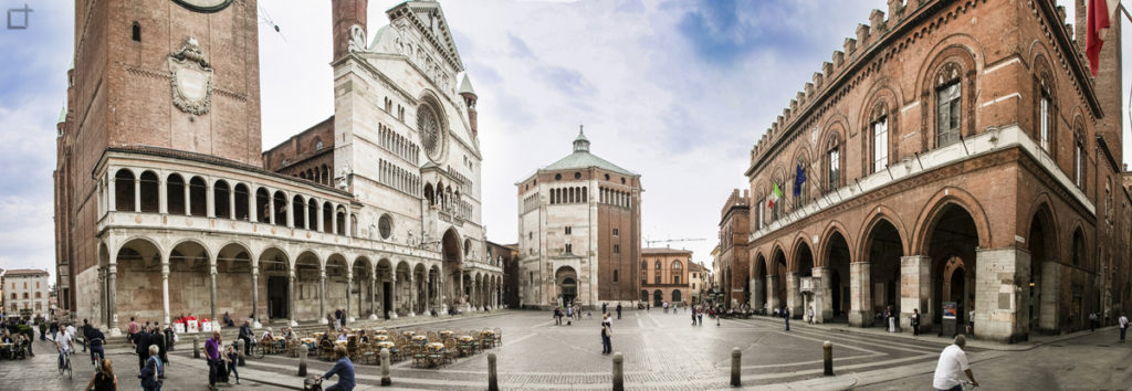 Cremona Piazza del Comune - Panoramica