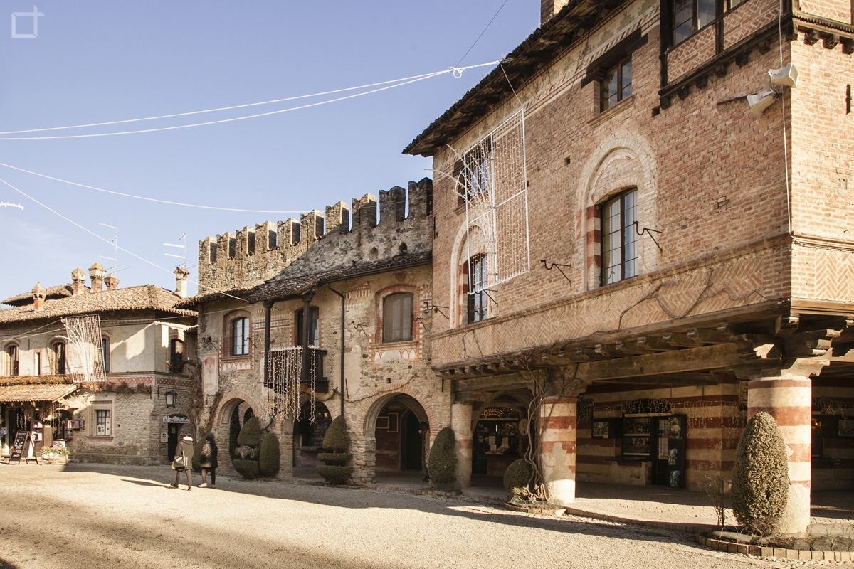 Passeggiata nel borgo medievale Grazzano Visconti