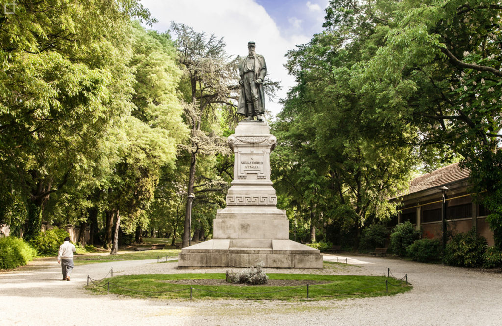 Statua di Nicola Fabrizi nel Parco Ducale Estense