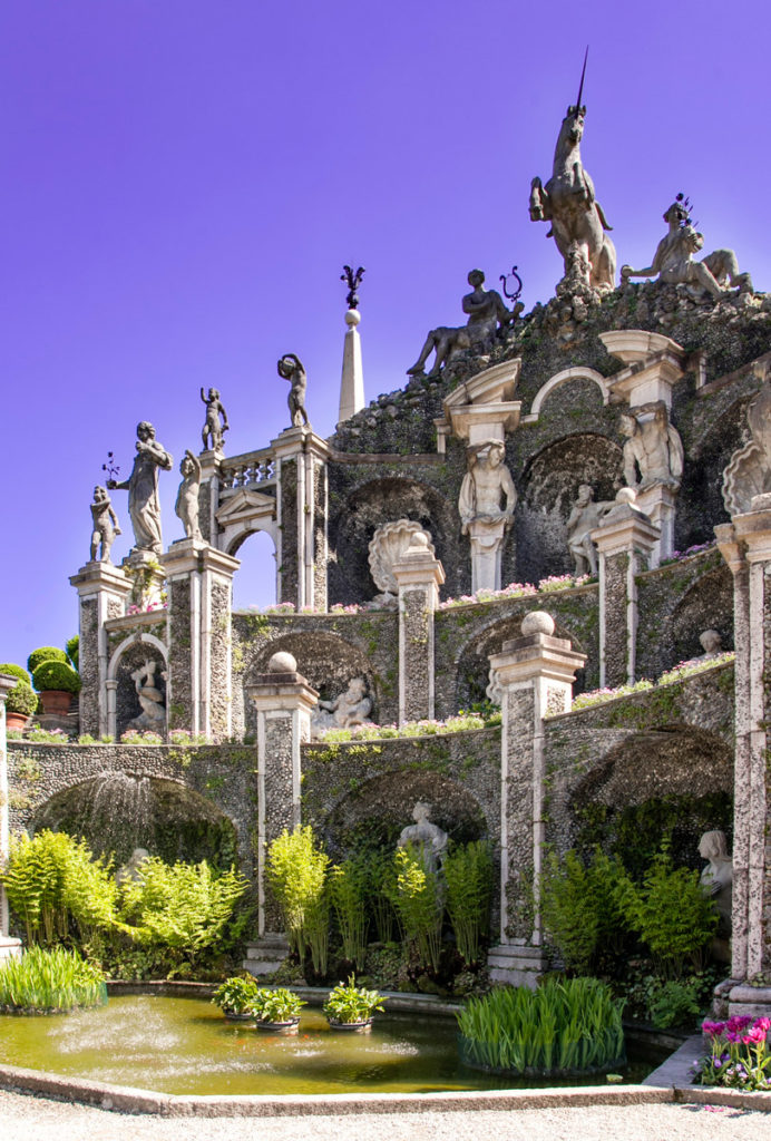 Teatro Massimo - Statue nei Giardini dell Isola Bella - Isole Borromee