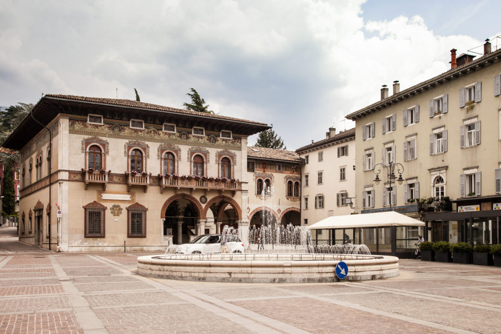 Piazza Rosmini e Palazzo del Ben a Rovereto