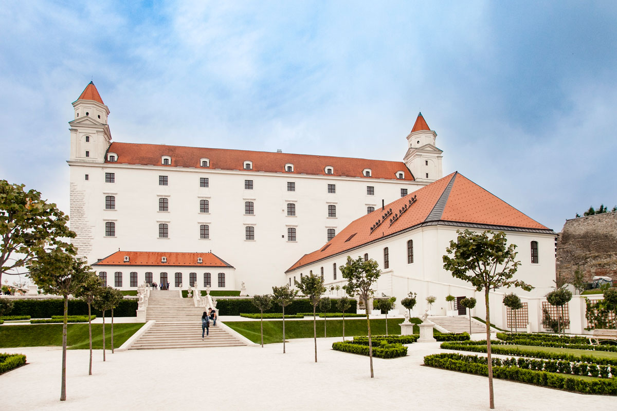 Castello di Bratislava e Winter Riding Shool dal giardino barocco