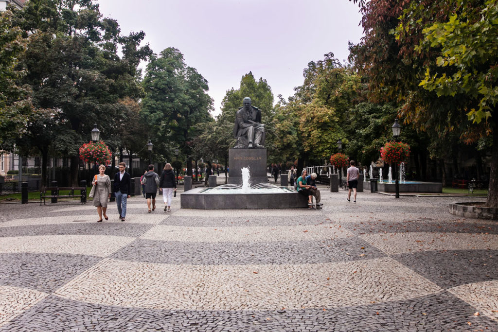 Statua e Piazza Hviezdoslav