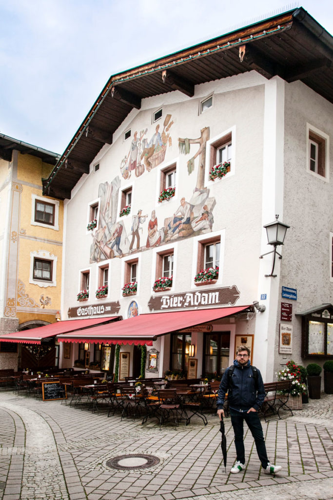Bier Adam - Edificio con Dipinti alle Pareti nel centro storico di Berchtesgaden il Borgo della Baviera