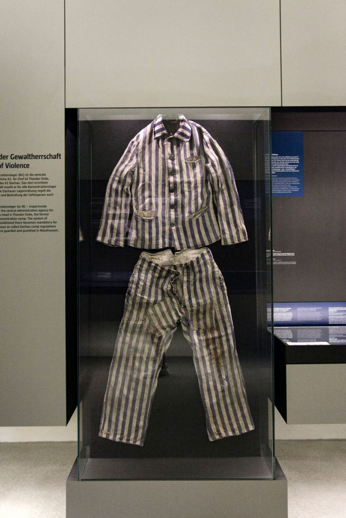 Divisa originale del deportato nel campo di concentramento di Mauthausen
