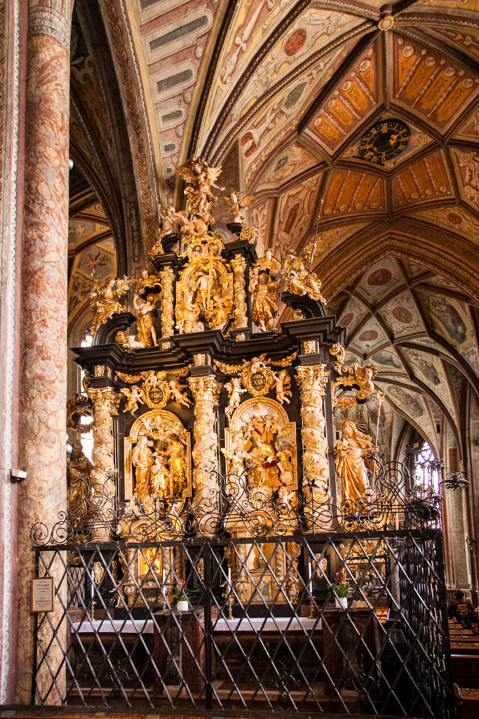 Interno della Pfarrkirche di St Wolfgang - Doppio altare di Schwanthaler