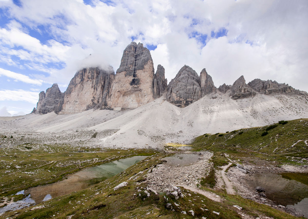 Panorama sulle Tre Cime del Lavaredo e laghetti Alpini