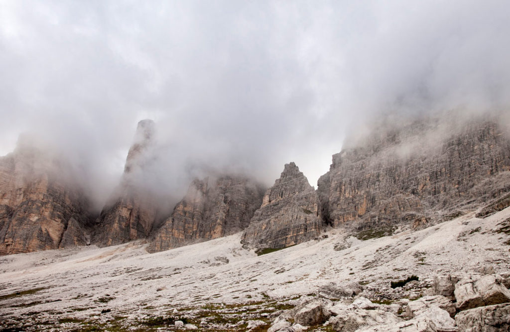 Roccia e Speroni nascosti nelle nuvole
