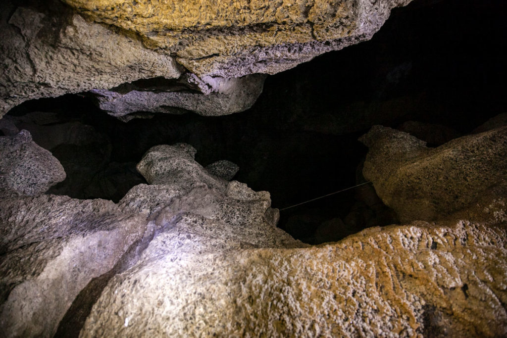 Formazioni rocciose e calcaree interne alle grotte