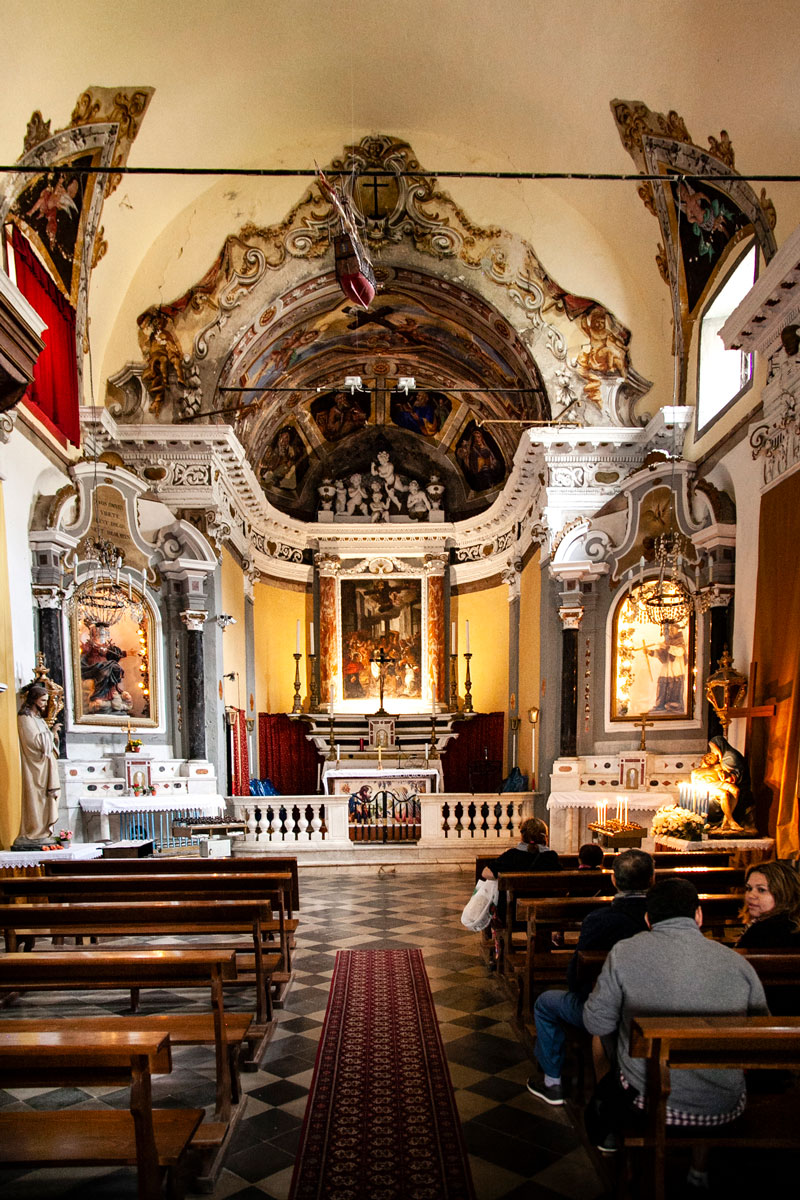 Interni chiesa Monterosso al Mare