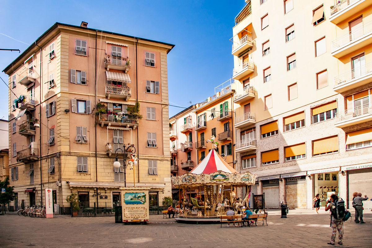 Giostre in piazza Ramiro Ginocchio - Centro Storico - Cosa Vedere a La Spezia