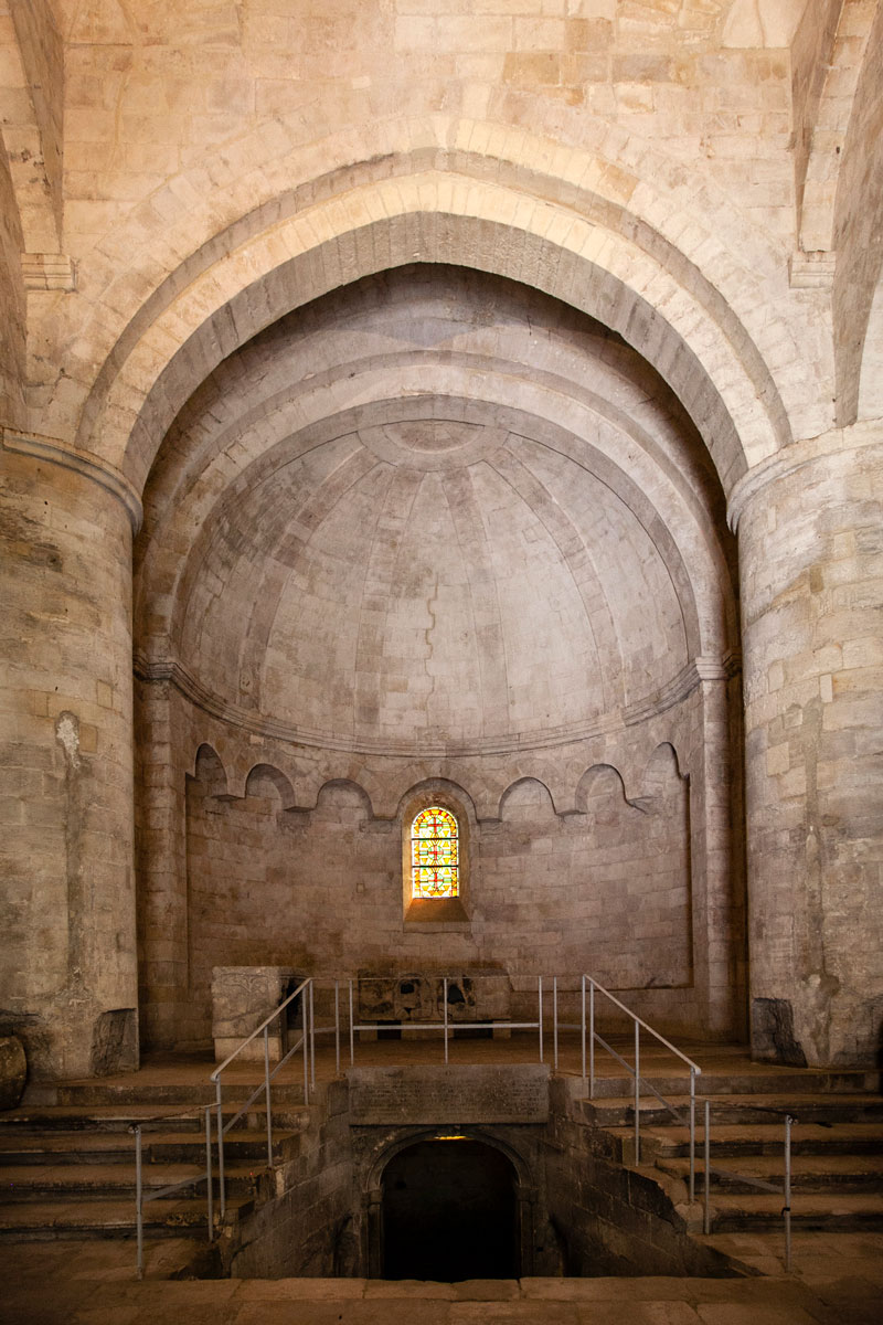 Altare e accesso alla cripta di Saint Honorat - Les Alyscamps di Arles Necropoli