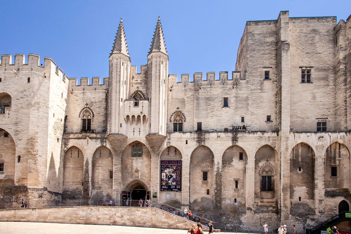 Facciata Esterna di Palazzo di Papi ad Avignone