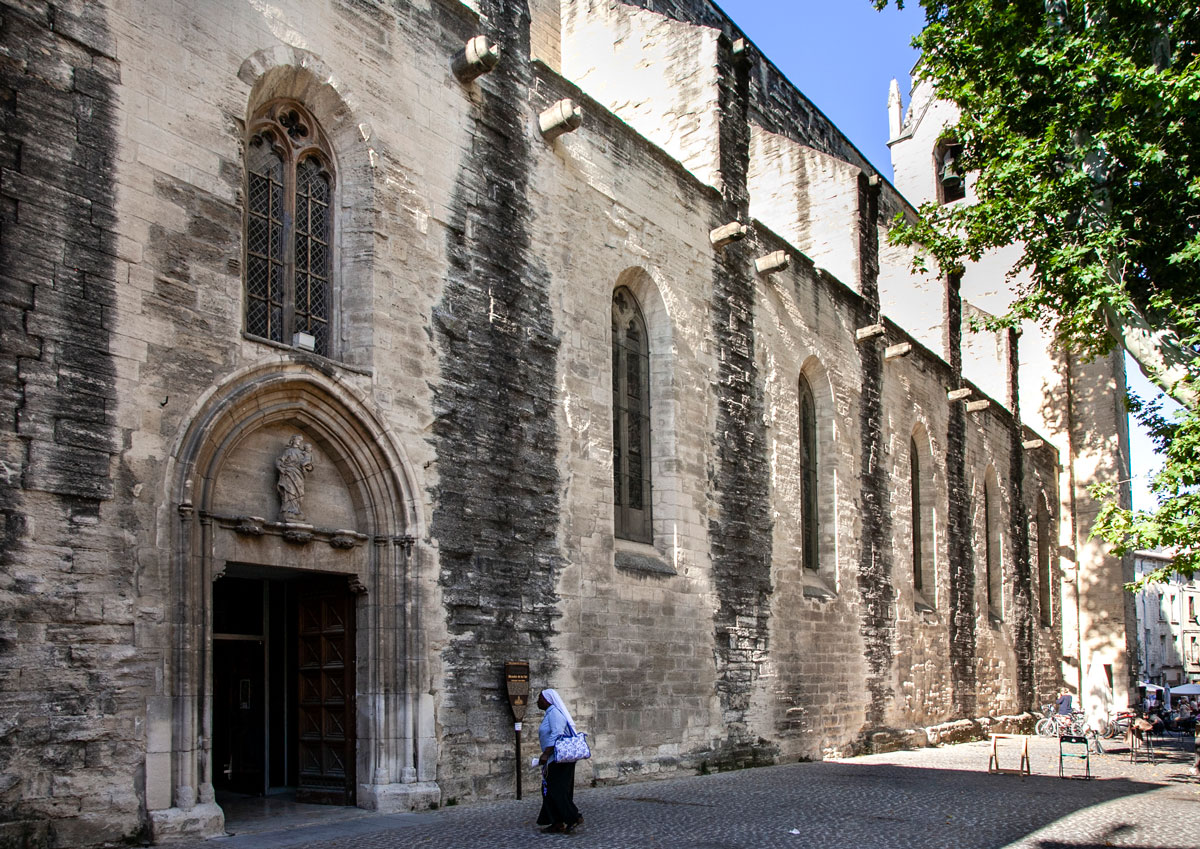 Facciata esterna chiesa di Saint Didier su Piazza Saint Didier