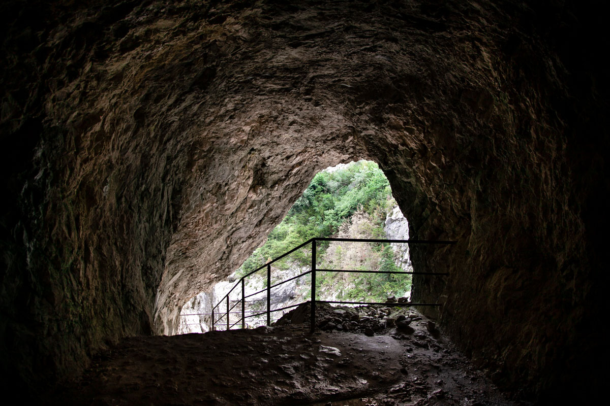 Grotte nella montagna - trekking dentro la montagna - Gola del Verdon