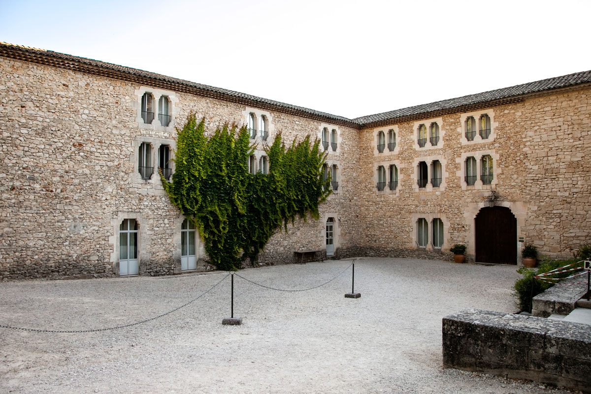 Interni dell'abbazia - il dormitorio dei monaci cistercensi e il chiostro
