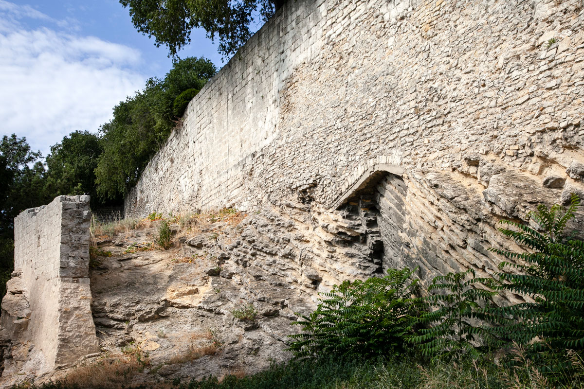 Mura cittadine di Arles nella parte orientale del centro storico