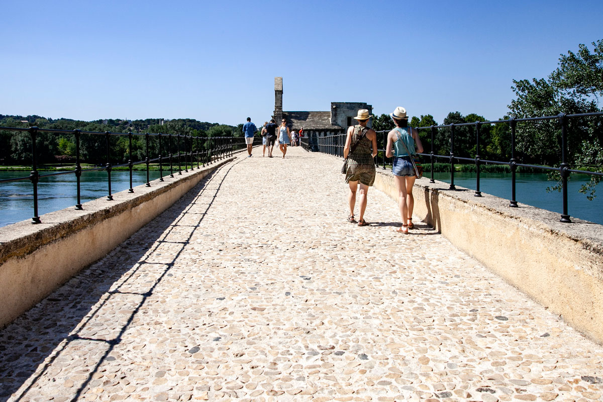 Passeggiata sul ponte di Saint Benezet fino a metà fiume - Cosa fare ad Avignone