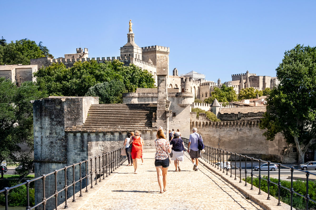 Ponte di Avignone con sullo sfondo il centro storico