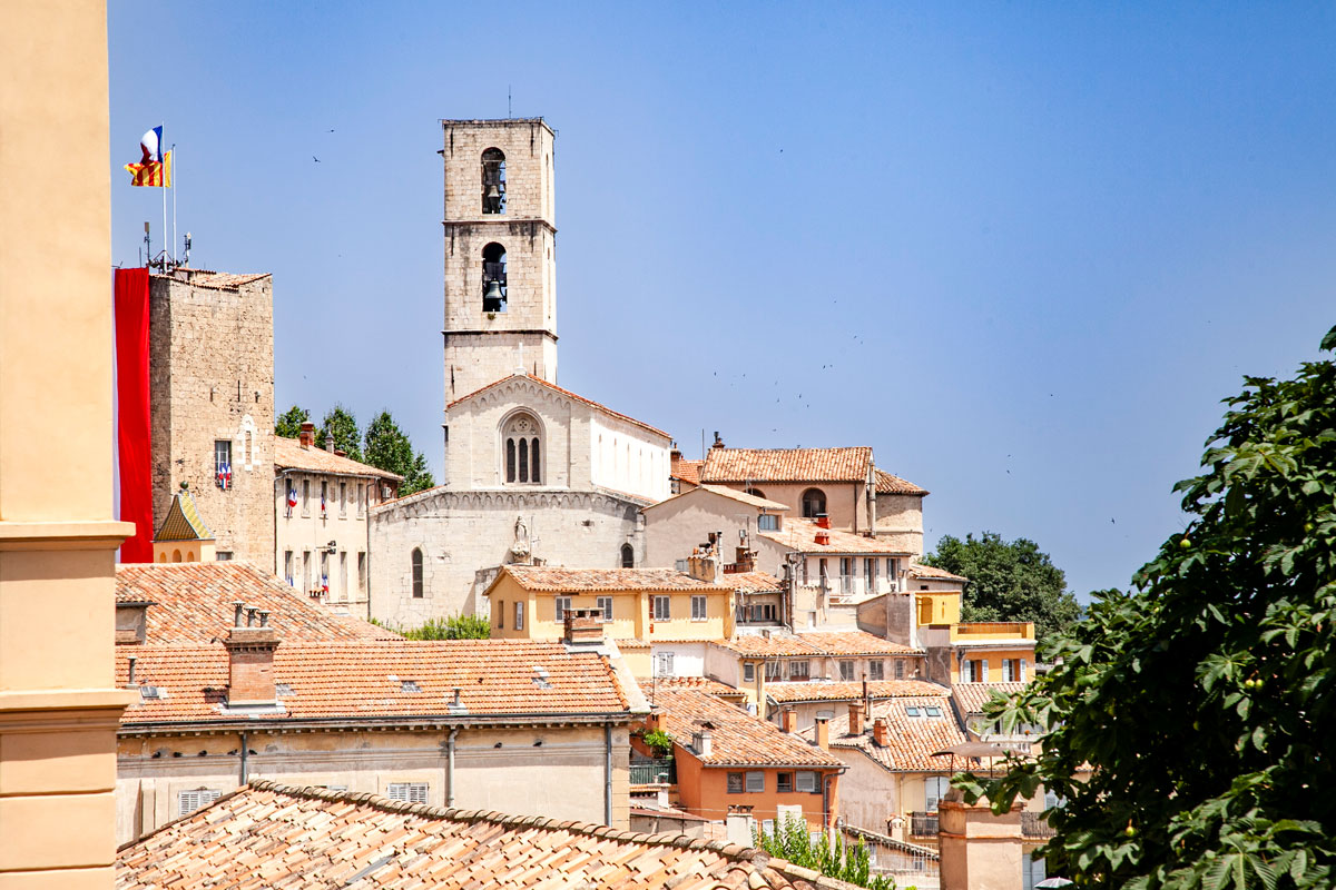 Centro storico di Grasse e la Cathédrale Notre Dame du Puy