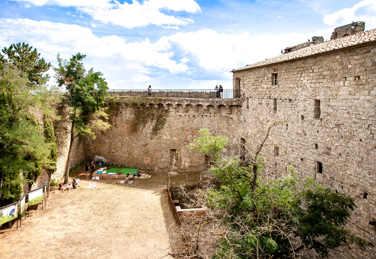Cortile interno della fortezza del Girifalco