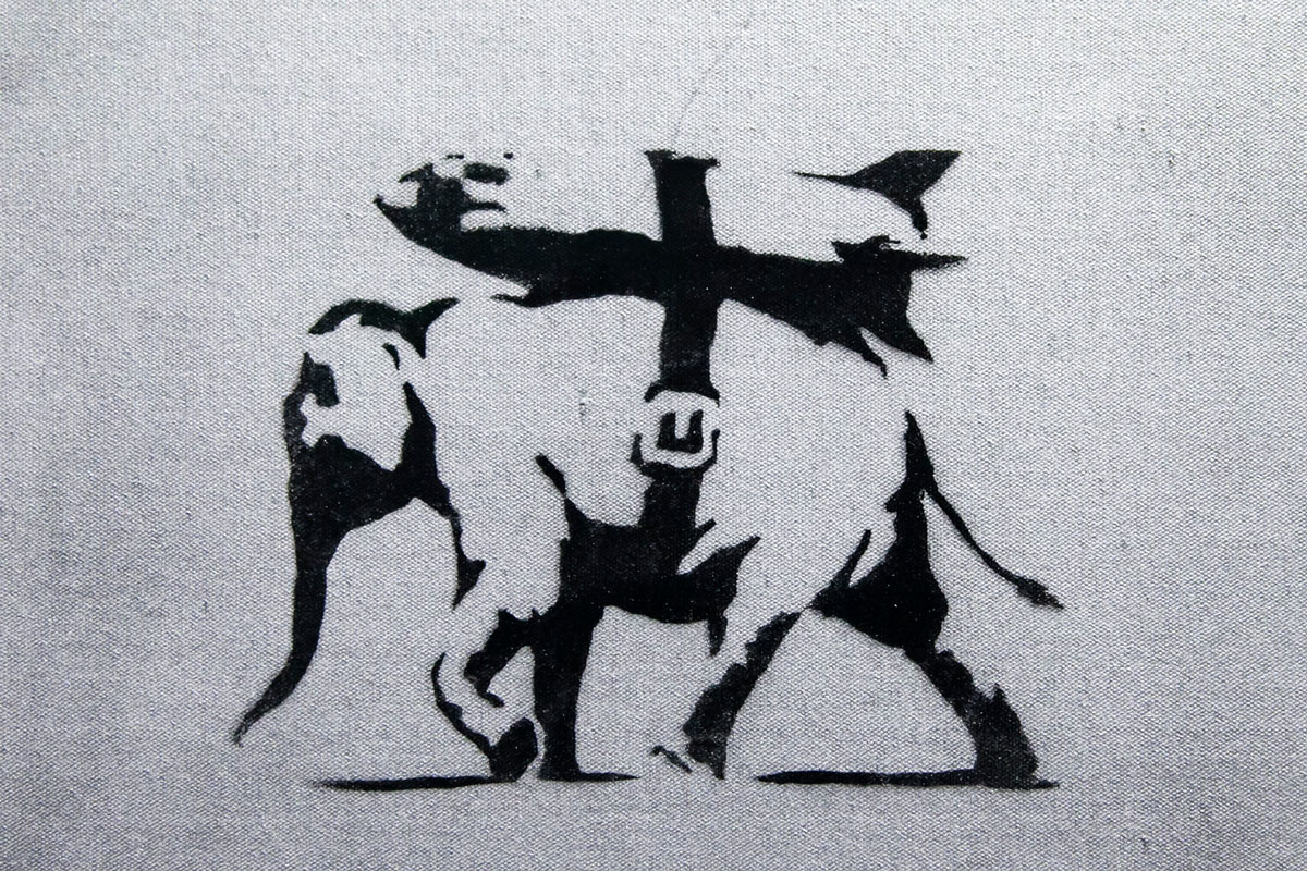 Heavy Weaponry - 2004 - Elefante con razzo sulla groppa