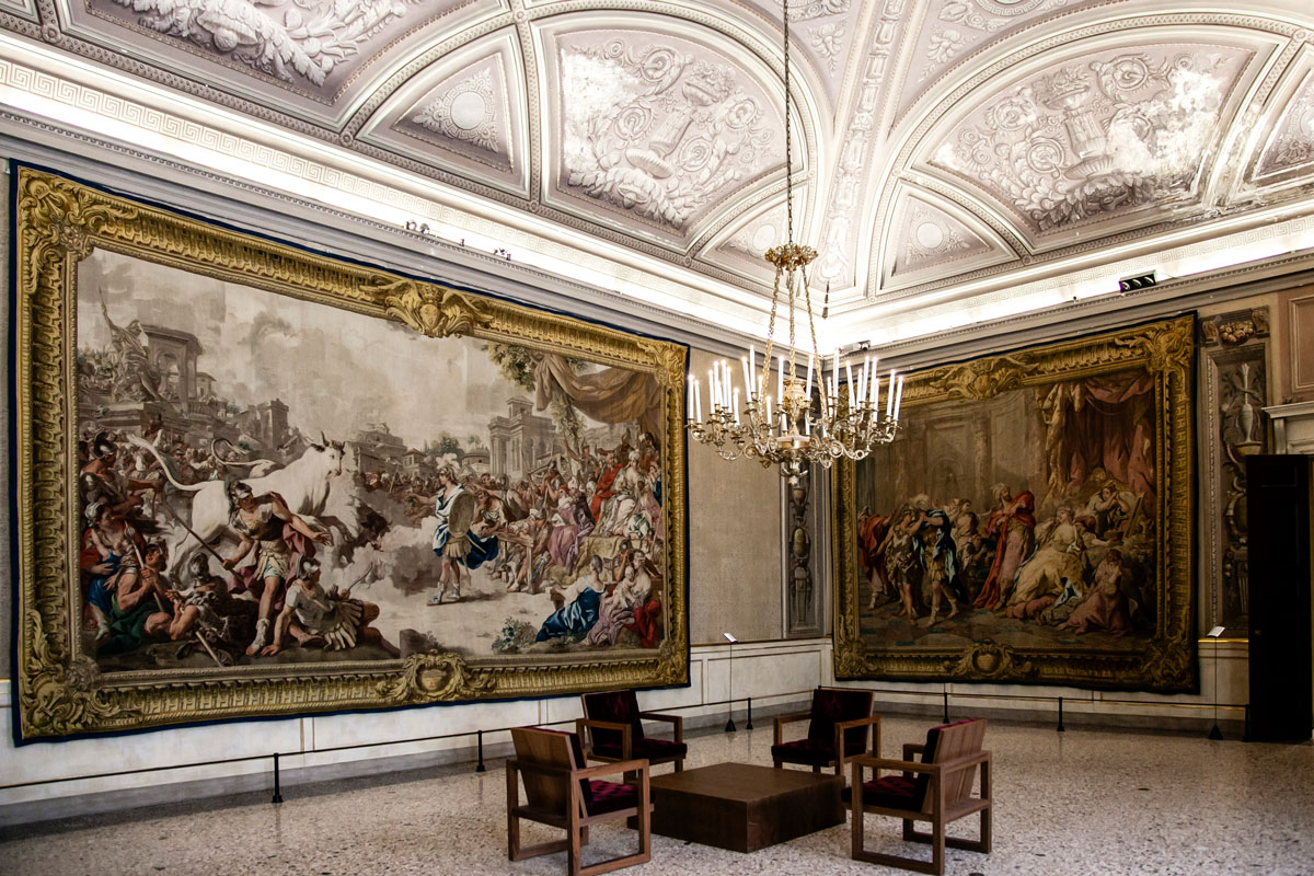 Sala degli Arazzi di Palazzo Reale di Milano - Arazzi appesi alle pareti
