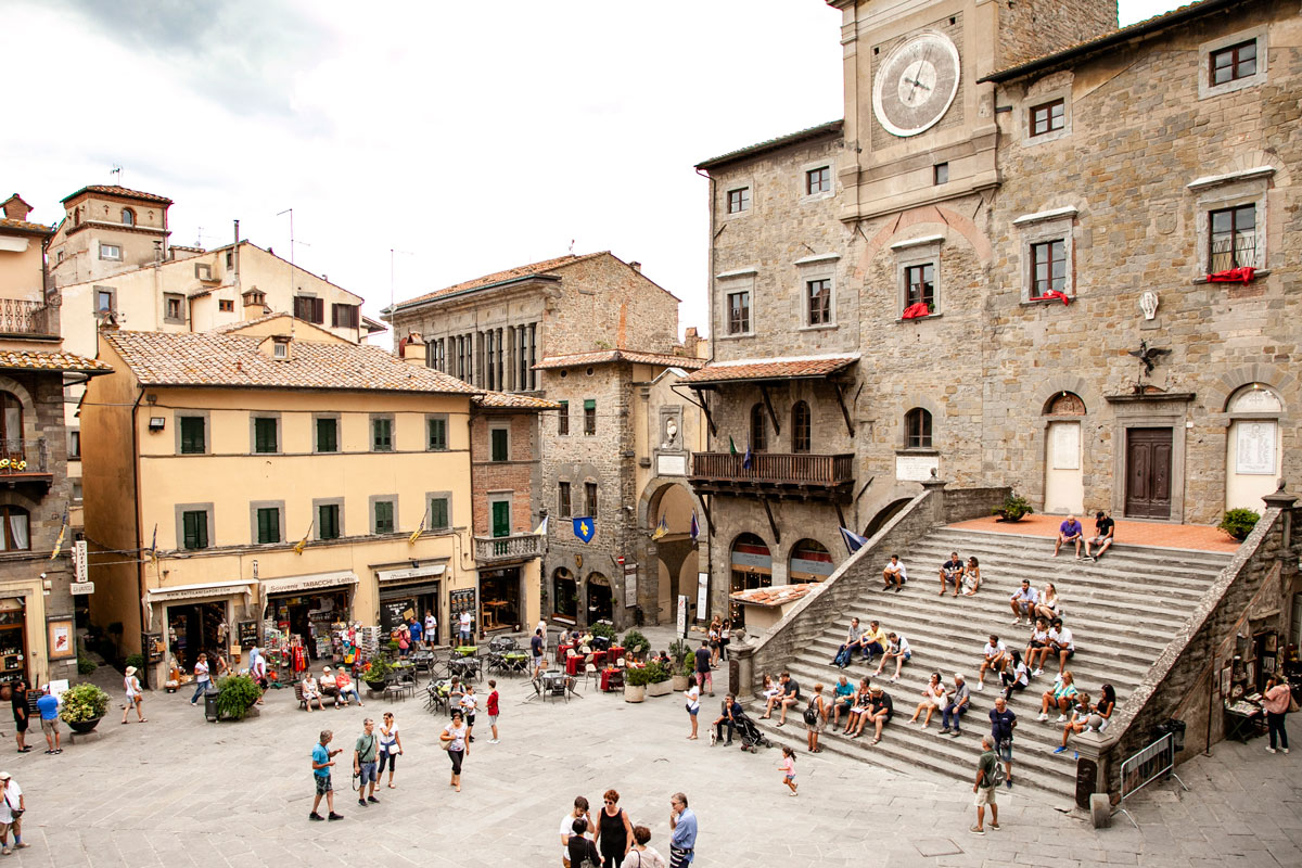 Scalinata di Palazzo del Popolo di Cortona - Toscana