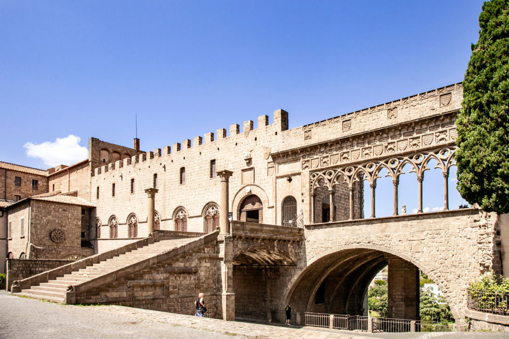 Palazzo dei Papi di Viterbo - Ingresso e loggia delle Benedizioni