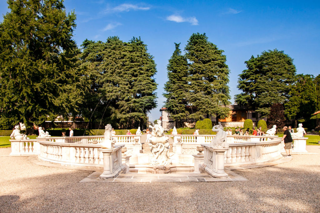 Fontana Galatea nel parco della Villa
