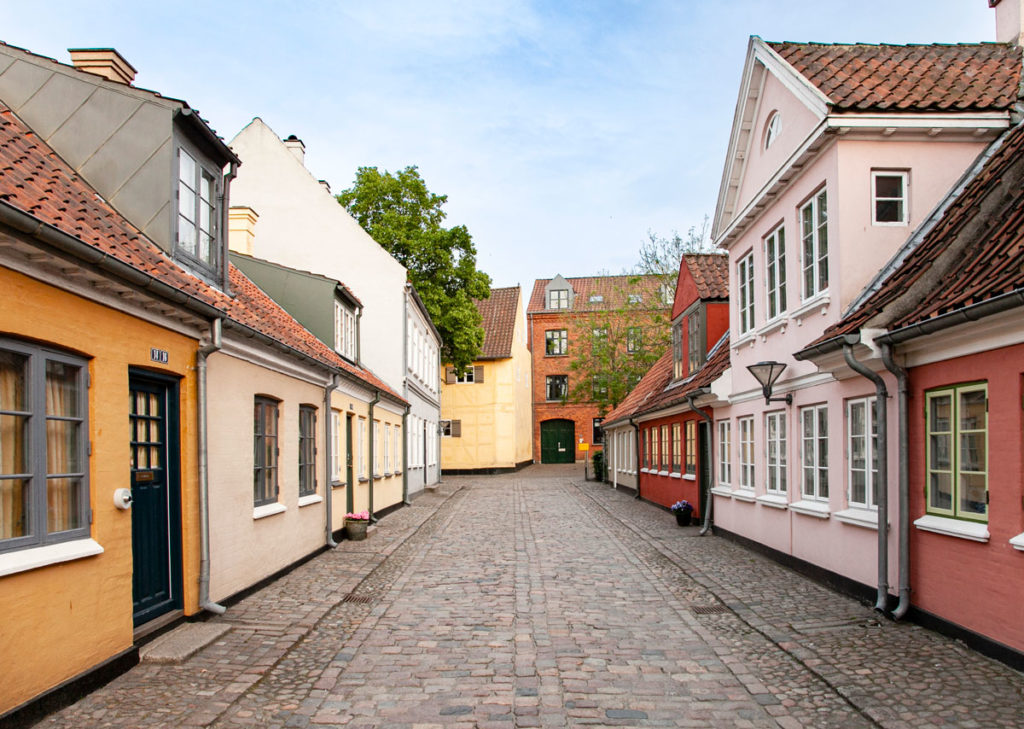 Odense - Basse Case Danesi Colorate nel quartiere di Andersen