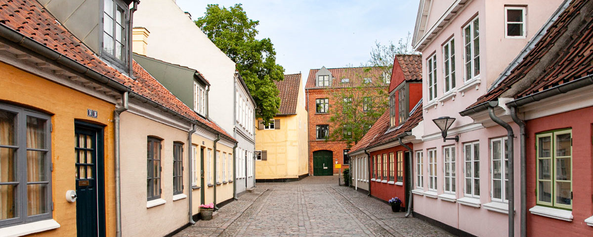 Odense - Basse Case Danesi Colorate nel quartiere di Andersen