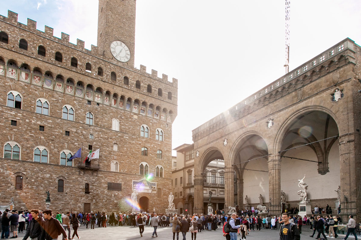 Loggia dei Lanzi con Statue e Palazzo Vecchio di Firenze