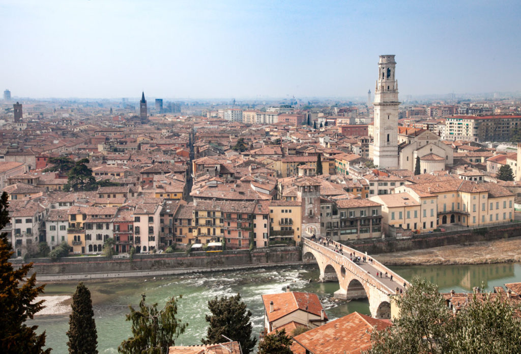 Veduta Panoramica di Verona e del Ponte Pietra