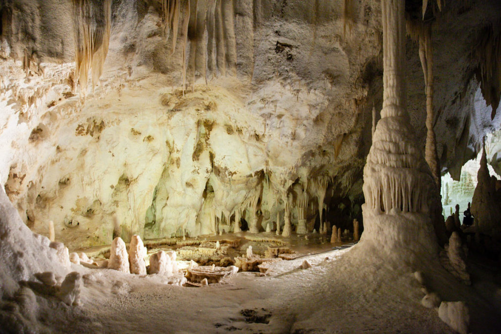 Piccola grotta dentro al Gran Canyon delle grotte di Frasassi