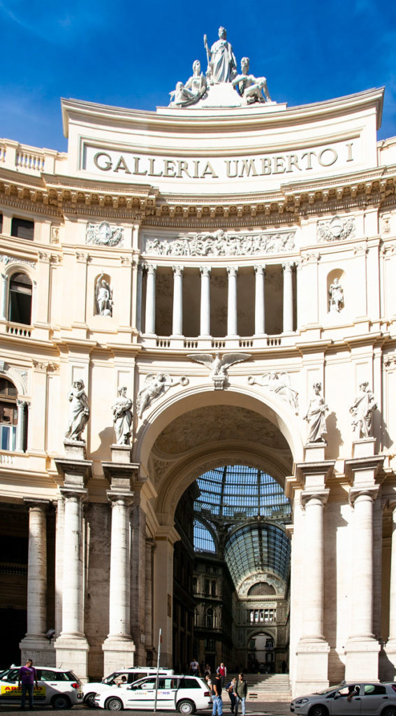 Ingresso alla Galleria Umberto I - Napoli