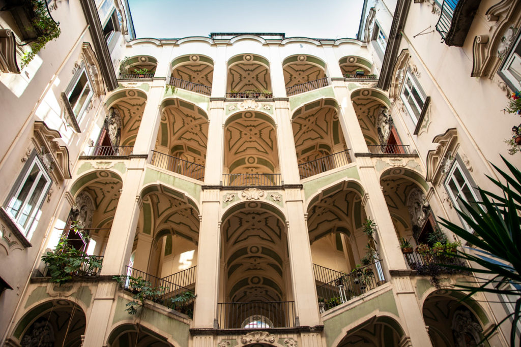 Scalinata barocca di Ferdinando Sanfelice - Palazzo dello Spagnuolo a Napoli