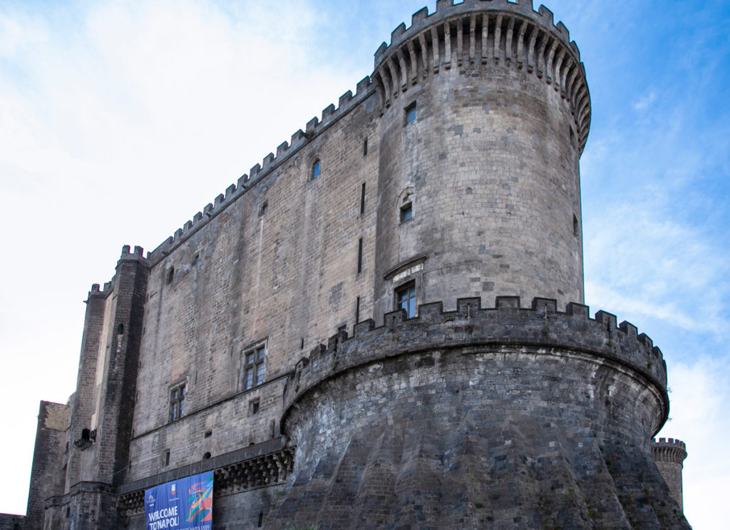 Struttura Imponente del Maschio Angioino a Napoli - Castel Nuovo