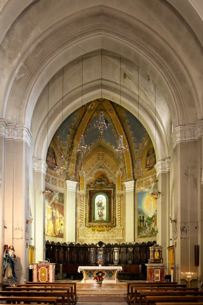 Navata interna chiesa dell'Immacolata a Senigallia