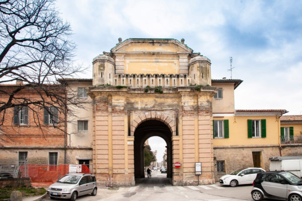 Porta Mazzini o Porta Maddalena e parcheggio della Pesa - Senigallia