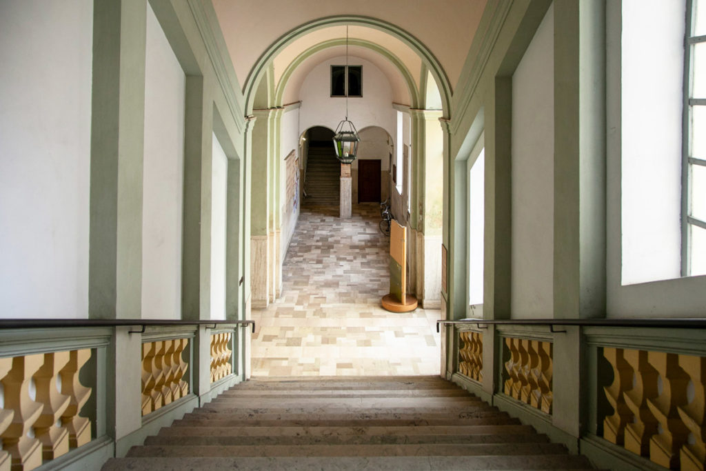 Scalinata interna del palazzo vescovile