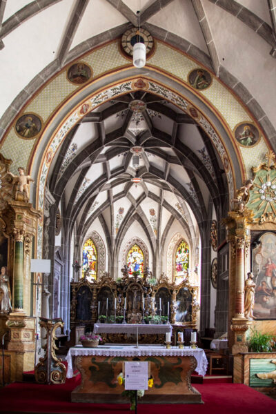 Abside e altare della chiesa di Santa Caterina