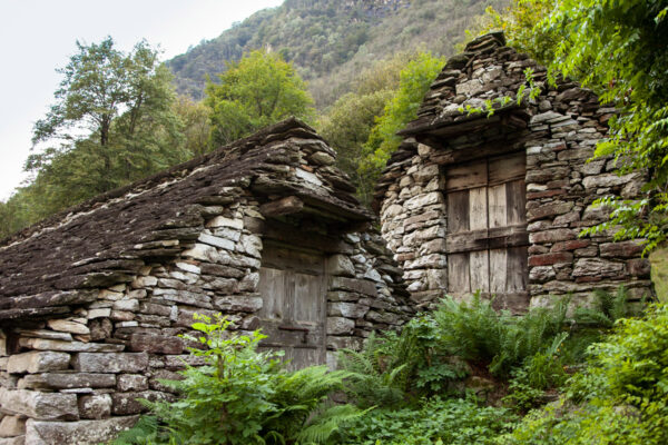 Antiche abitazioni in pietra in Valle Verzasca