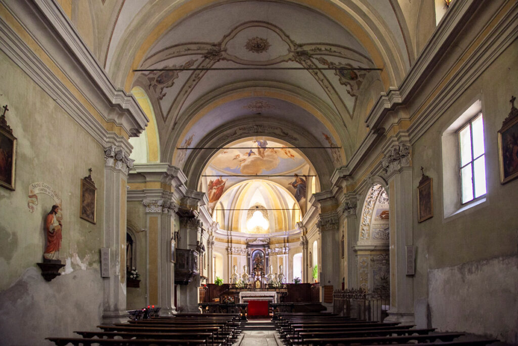 Interni della chiesa di Santa Maria degli Angeli di Lavertezzo