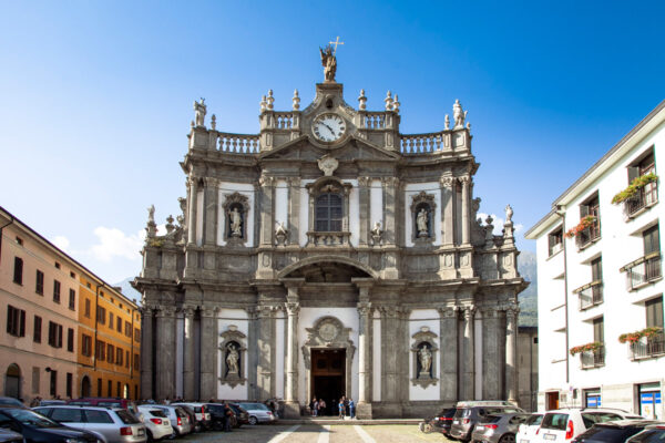 Facciata barocca della chiesa di San Giovanni Battista