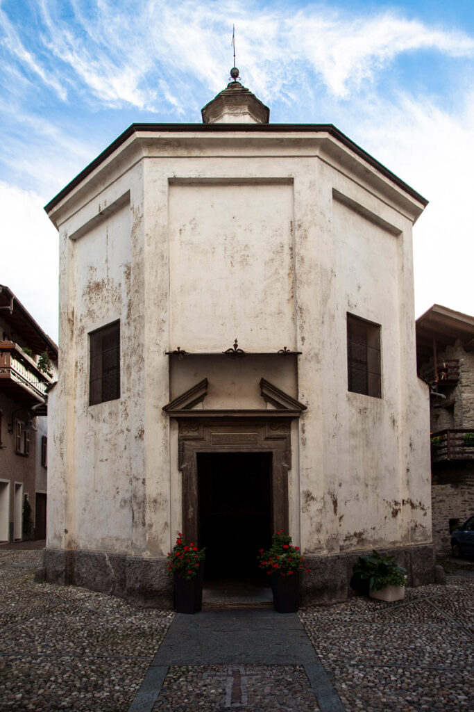 Facciata della Chiesa del Mariano Spasmo di Tirano