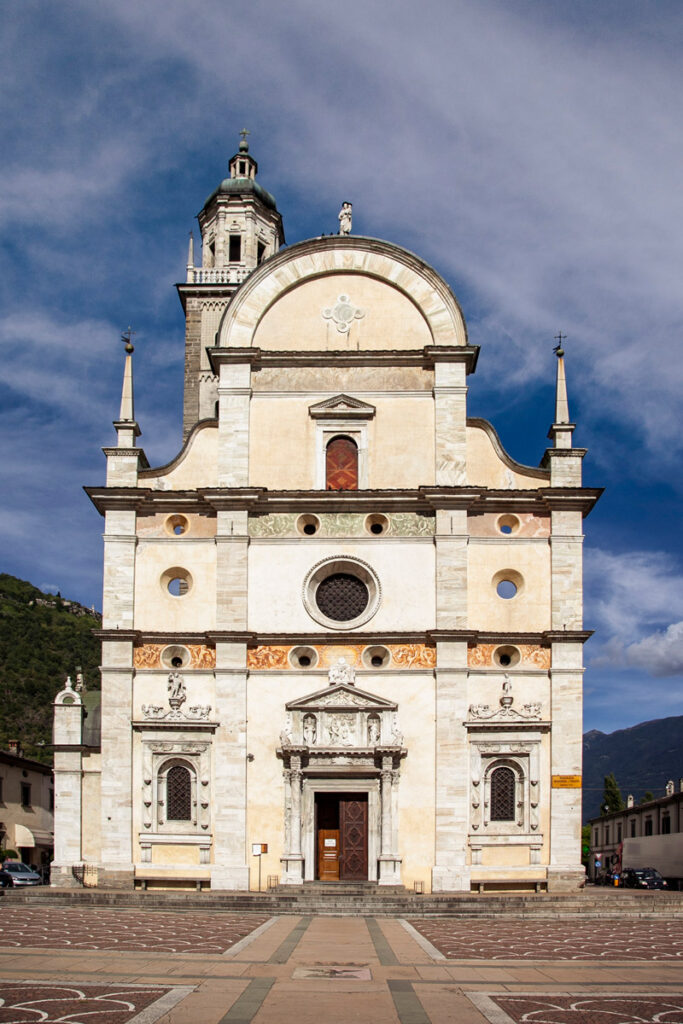 Facciata esterna del Santuario della Madonna di Tirano