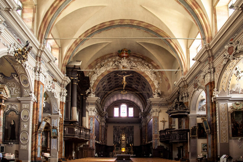 Interni della chiesa dei Santi Gervasio e Protasio di Bormio
